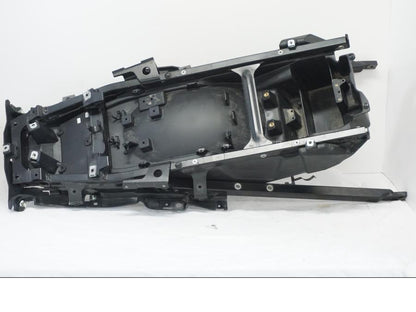 Baksidan på Bakram från en BMW K 1600 -2015 motorcykel.