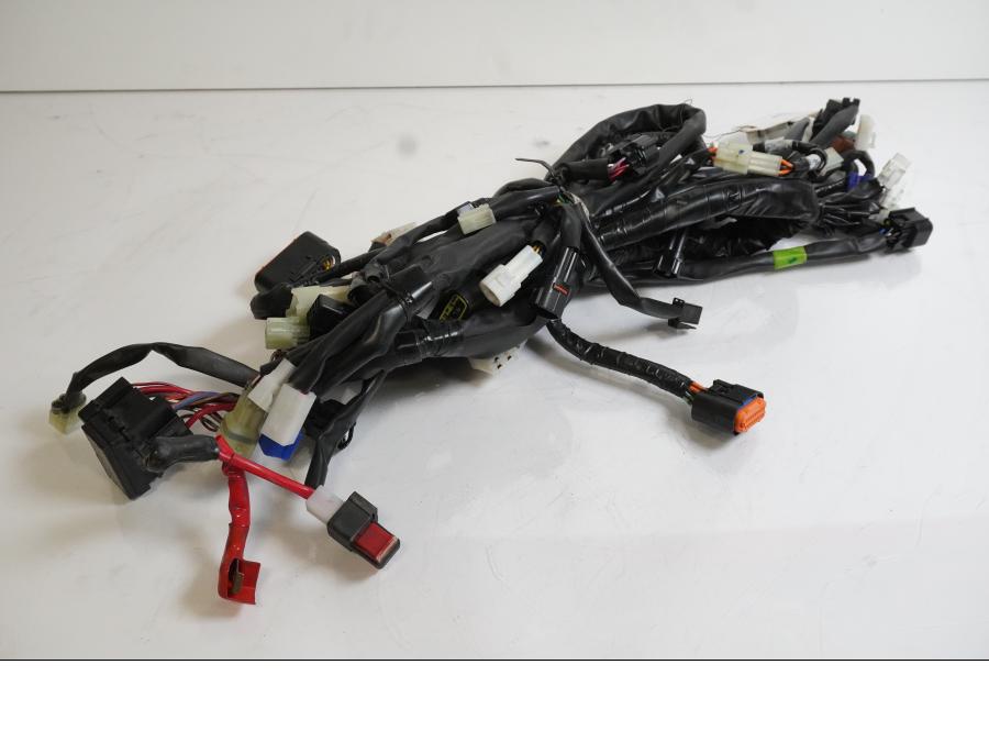 Framsidan på Kabelstam från en Yamaha MT-01 -2009 motorcykel.