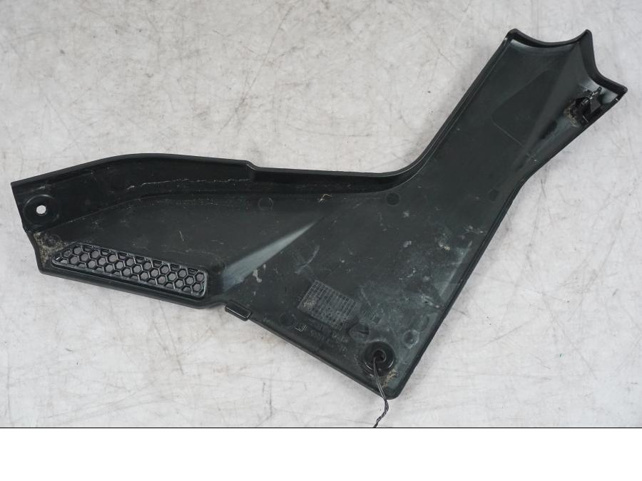 Snett uppifrån på Sidkåpa från en Ducati Multistrada V4 -2024 motorcykel.