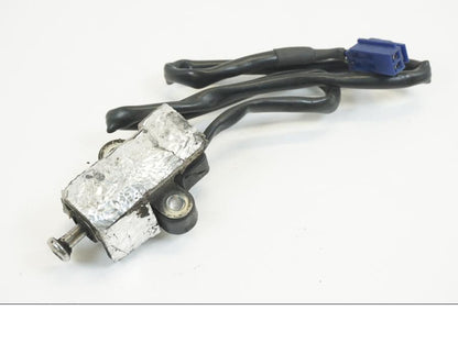 Framsidan på Sidostödsbrytare från en Yamaha FJR 1300 -2007 motorcykel.