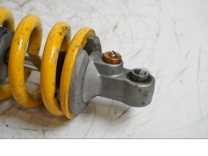 Vänster sida på Stötdämpare från en Triumph Daytona 675 -2006 motorcykel.