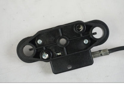 Snett uppifrån på Sadellåsmekanism från en Suzuki VZR 1800 -2009 motorcykel.