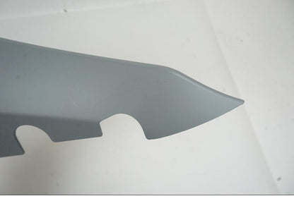 Snett nerifrån på Bakvinge från en Yamaha YZF 1000 R1 -2020 motorcykel.