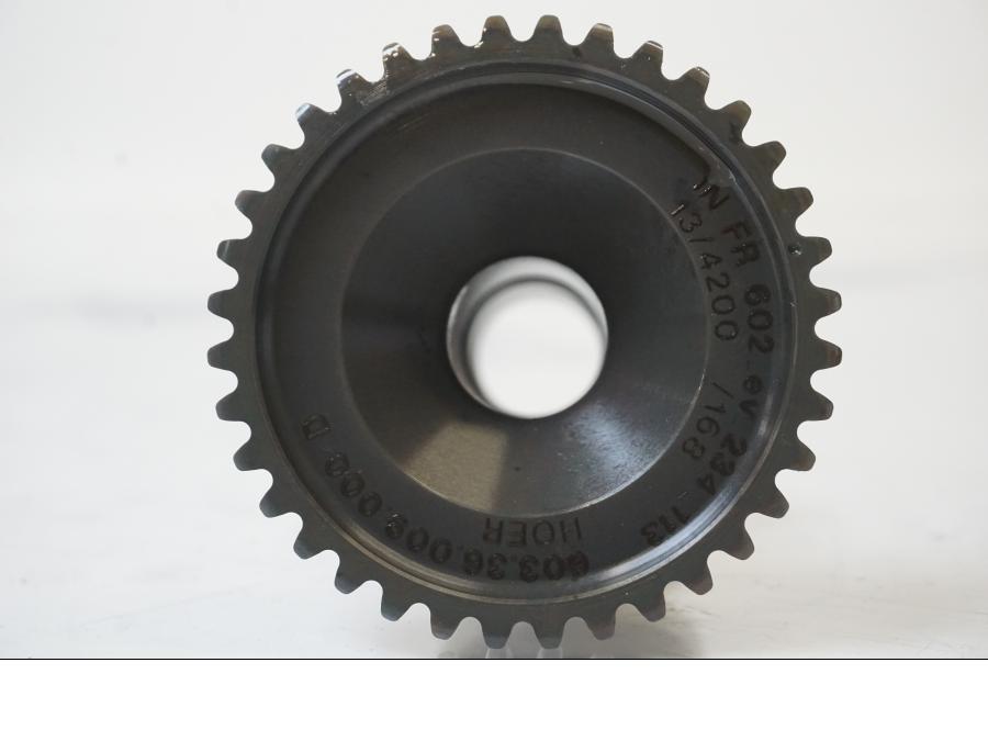 Snett uppifrån på Kamaxel från en KTM 1190 Adventure -2015 motorcykel.