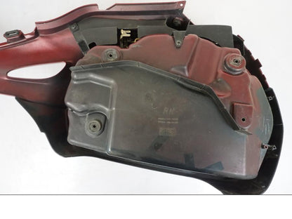 Snett nerifrån på Sidoväska från en Honda NT 650 V -2002 motorcykel.