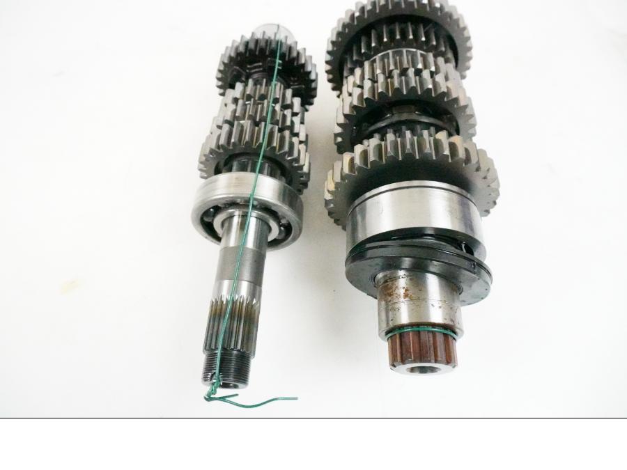 Baksidan på Växellåda från en Honda VFR 800 -2005 motorcykel.