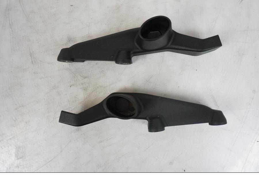 Höger sida på Skylthållare från en KTM 1290 Super Duke R -2021 motorcykel.