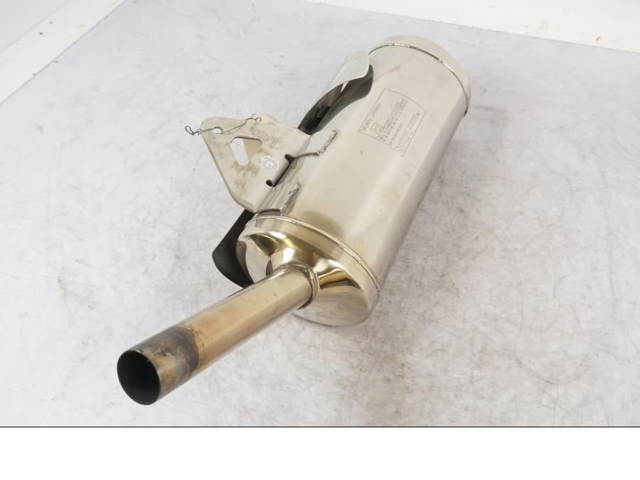 Vänster sida på Ljuddämpare från en Triumph Street Triple R -2009 motorcykel.