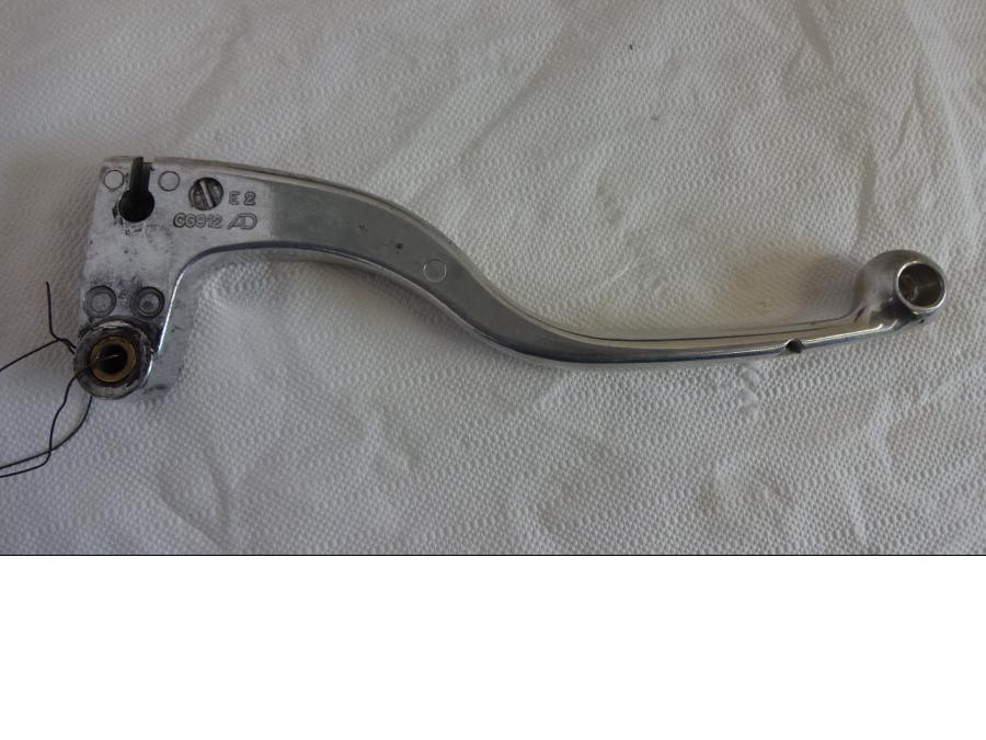 Baksidan på Kopplingsgrepp från en Triumph Speed Triple -2005 motorcykel.