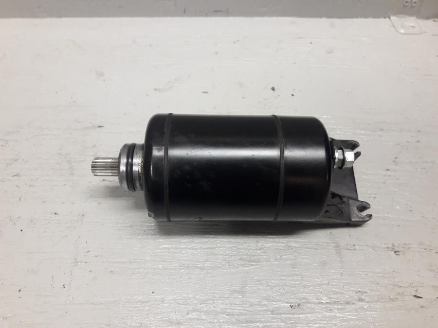 Framsidan på Startmotor från en Kawasaki ER-6N -2015 motorcykel.