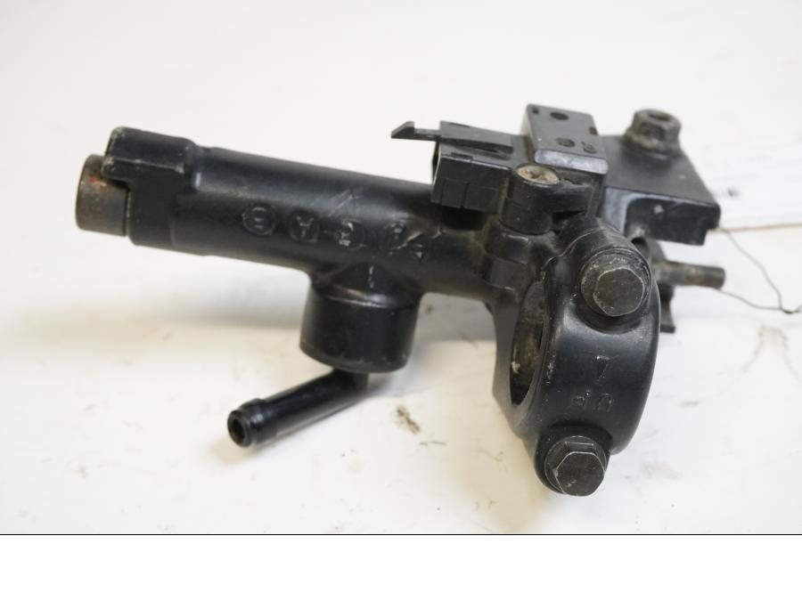 Framsidan på Kopplingshuvudcylinder från en Kawasaki ZXR 750 -1993 motorcykel.