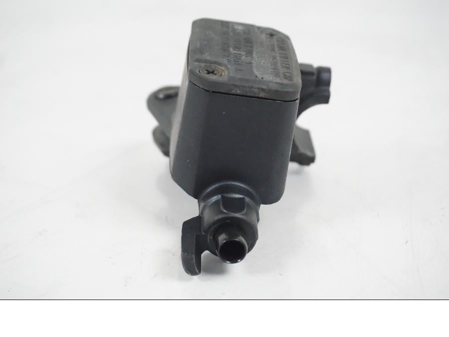 Vänster sida på Bromshuvudcylinder från en BMW F 650 CS -2002 motorcykel.