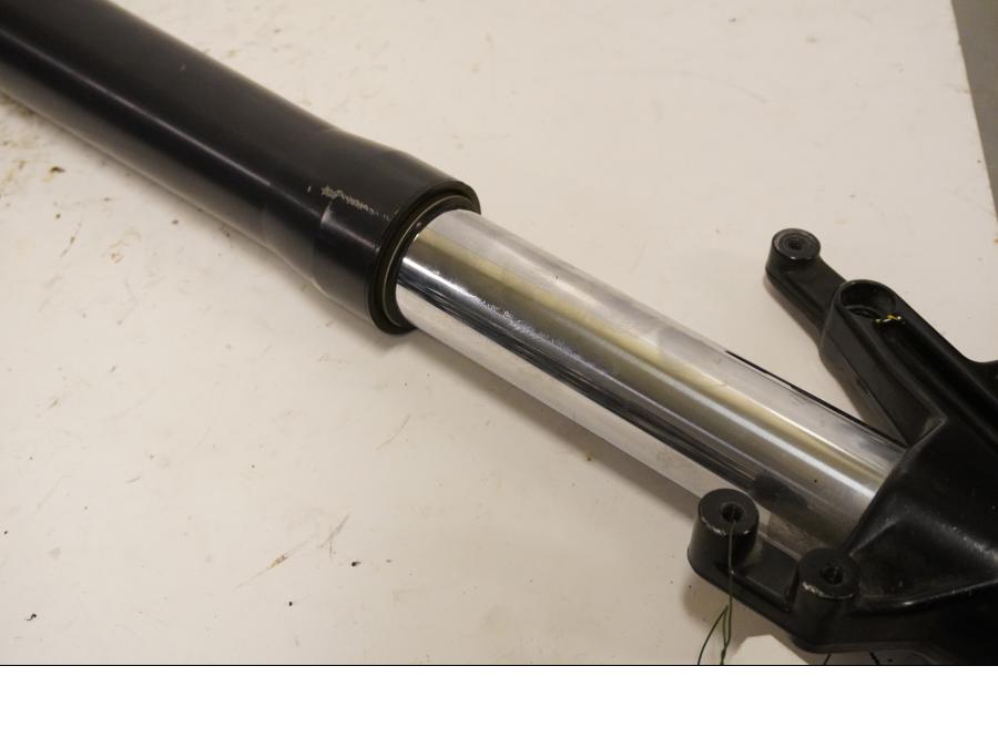 Höger sida på Gaffelben från en KTM 625 Duke II -2002 motorcykel.