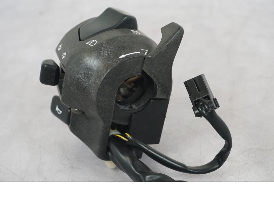 Extrabild1 på Styrelreglage från en Suzuki SV 650 -1999 motorcykel.