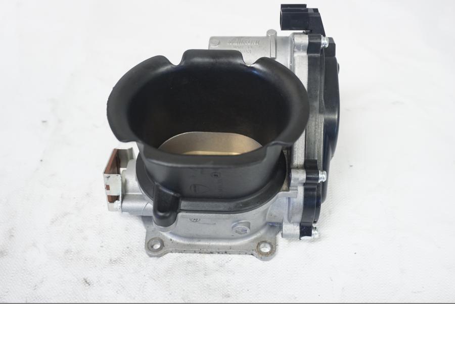 Vänster sida på Spjällhus från en Ducati 899 Panigale -2015 motorcykel.