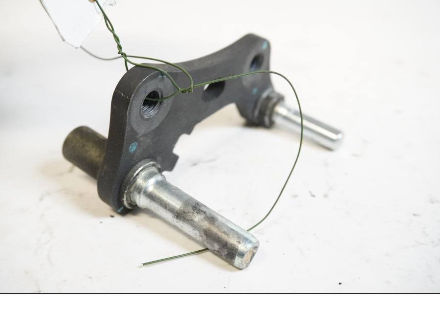 Baksidan på Bromsoksfäste från en Kawasaki Ninja 300 -2014 motorcykel.