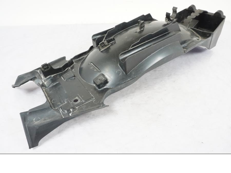 Framsidan på Undertail från en BMW R 1200 GSA -2012 motorcykel.