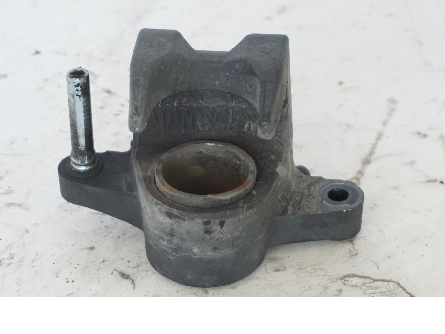 Vänster sida på Bromsok från en Honda SH 300 A -2011 scooter.