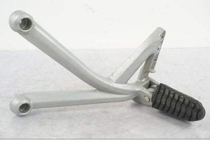 Framsidan på Fotpinne från en Triumph Tiger Explorer -2013 motorcykel.