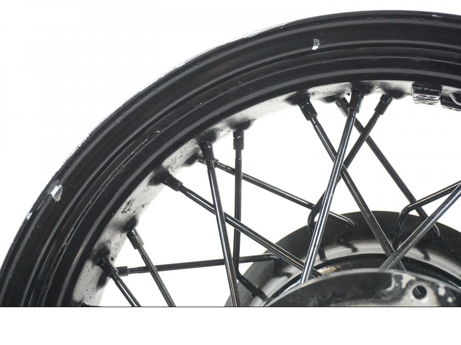 Extrabild2 på Fälg från en Yamaha XVS 1100 -2004 motorcykel.