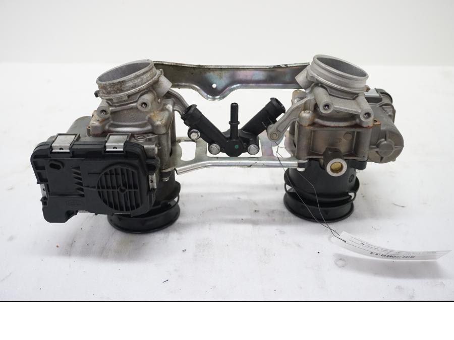 Höger sida på Spjällhus från en Aprilia SL 750 Shiver -2008 motorcykel.