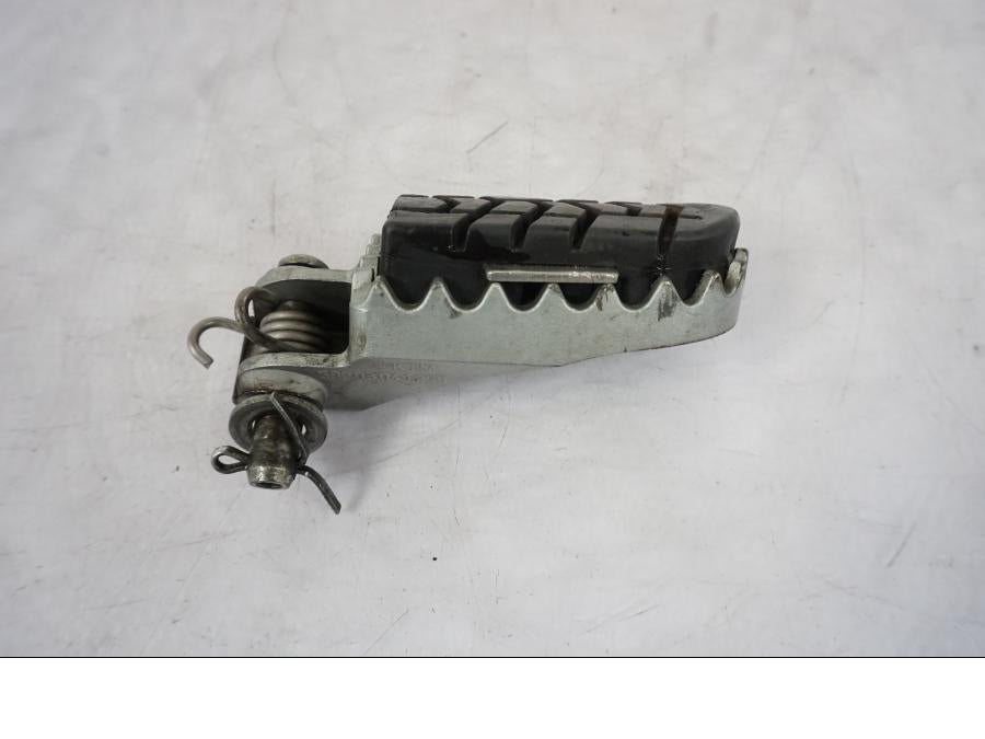 Framsidan på Fotpinne från en KTM 640 SM -2005 motorcykel.