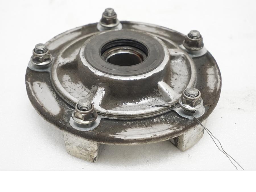 Framsidan på Drevfäste från en Suzuki SV 1000 -2007 motorcykel.