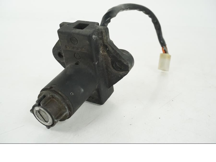 Extrabild1 på Låssats från en Suzuki GS 1000 -1978 motorcykel.