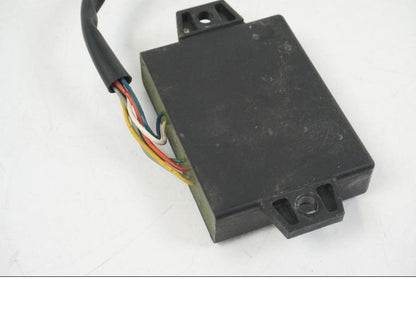 Snett nerifrån på Avgasstyrbox från en Aprilia RS 125 -2008 motorcykel.