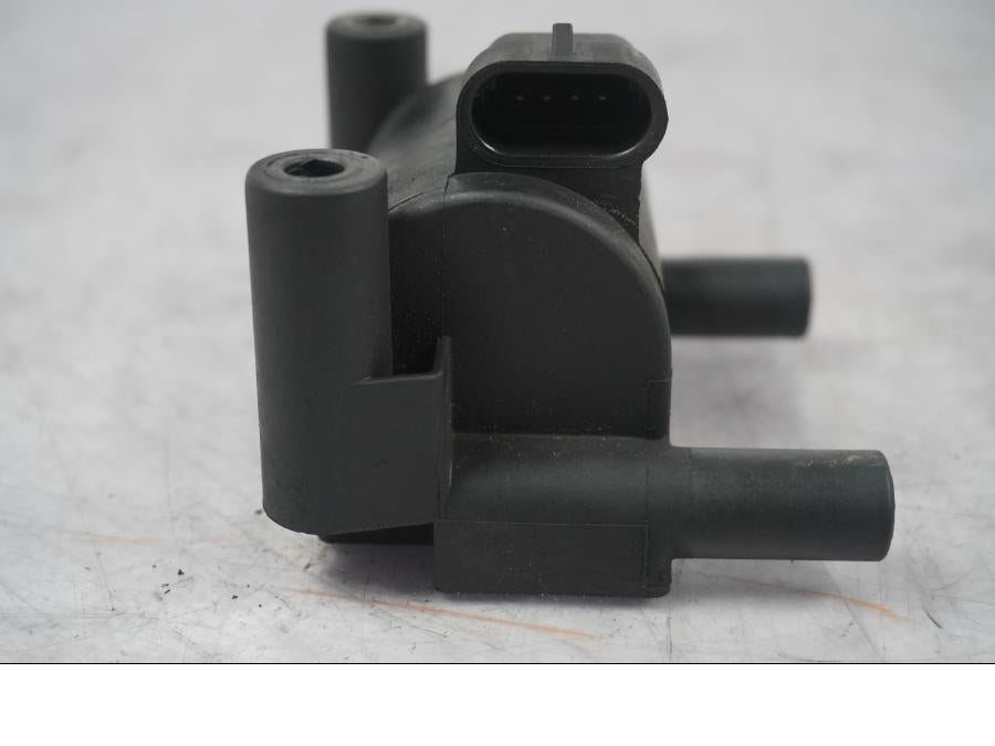 Vänster sida på Tändspole från en H-D Touring Street Glide FLHX -2009 motorcykel.