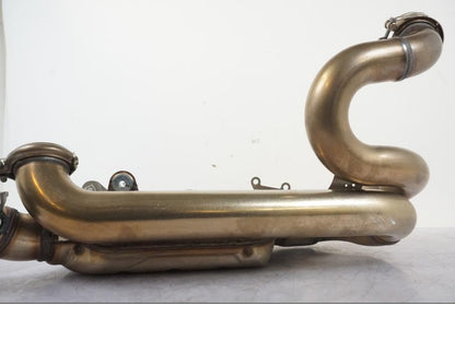 Höger sida på Mellanburk från en KTM 1290 Super Duke R -2022 motorcykel.