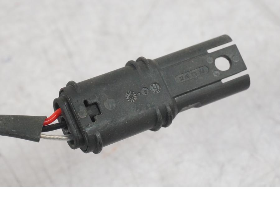 Snett uppifrån på Oljenivågivare från en BMW R 1200 GS -2018 motorcykel.