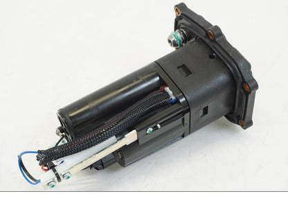 Vänster sida på Bensinpump insprut från en Ducati Streetfighter V4 -2020 motorcykel.