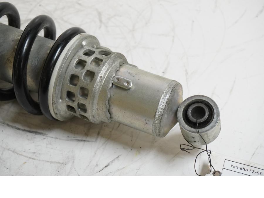 Baksidan på Stötdämpare från en Yamaha FZ-8 -2011 motorcykel.
