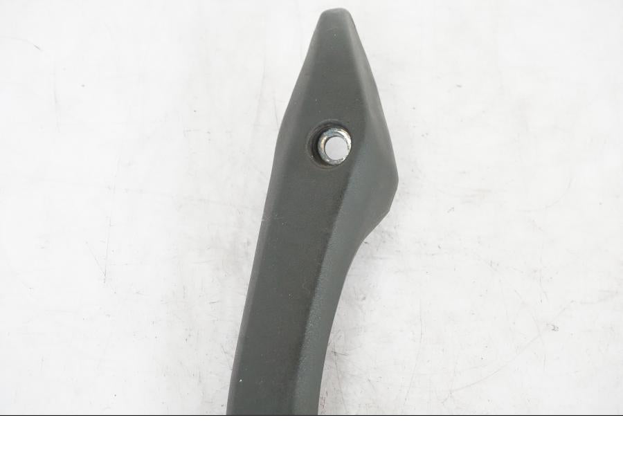 Höger sida på Passagerarhandtag från en Honda NT 650 V -2002 motorcykel.