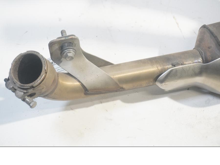 Höger sida på Grenrör från en Triumph Tiger 800 -2011 motorcykel.