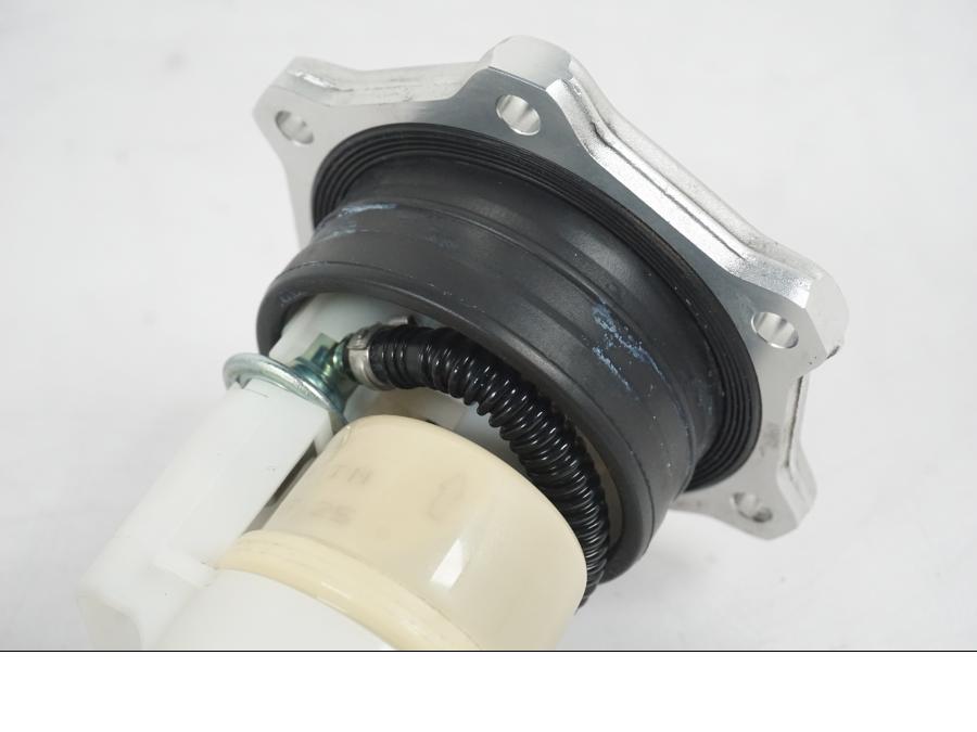 Extrabild4 på Bensinpump insprut från en MV Agusta Dragster -2014 motorcykel.