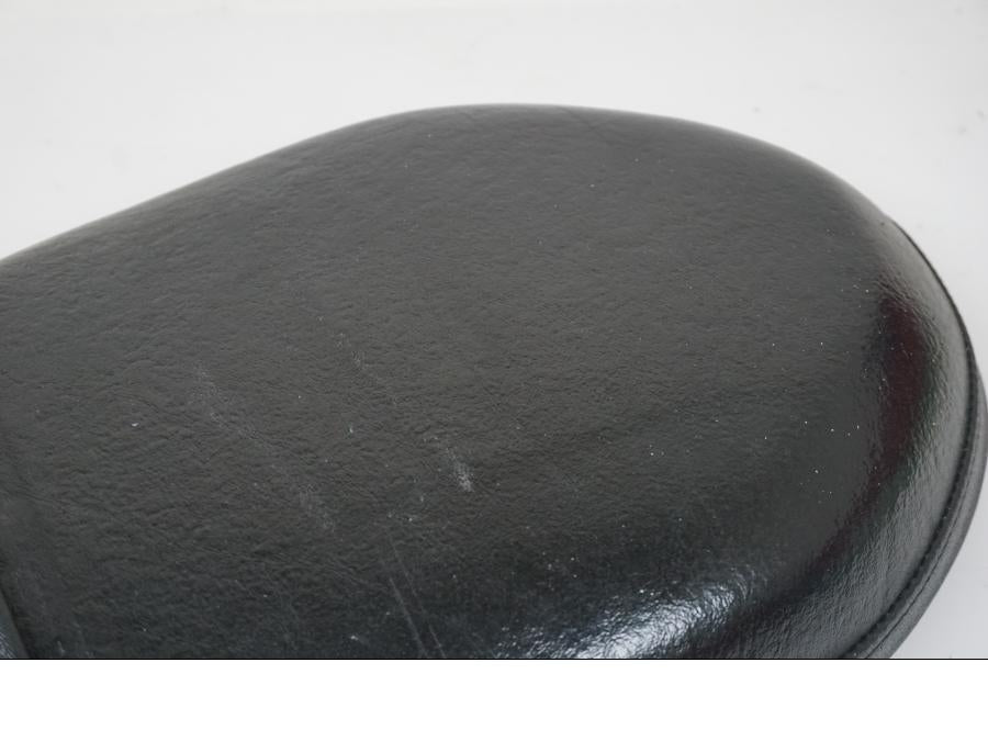 Baksidan på Sadel från en Yamaha XVS 950 -2010 motorcykel.