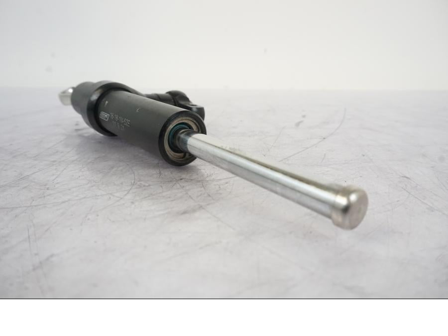 Höger sida på Styrdämpare från en KTM 1290 Super Duke -2019 motorcykel.