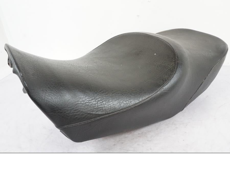 Snett uppifrån på Sadel från en BMW K 1100 LT -1999 motorcykel.