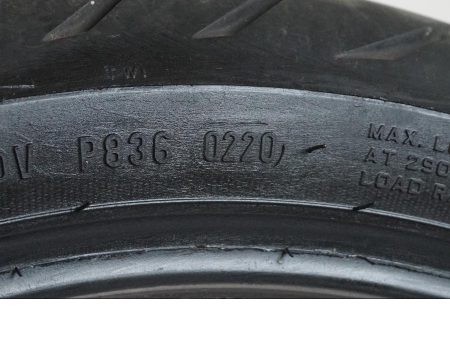 Extrabild1 på <p>Begagnad däck av märket Metzeler.</p>

<p>Modell Roadtec Z8 Interact.</p>

<p>Dimension 120/70 ZR 17 M/C (58W). </p>

<p>Mönsterdjup ca: 20% kvar.</p>

<p>Tillv: Vecka 2, år 2020.</p> moped.