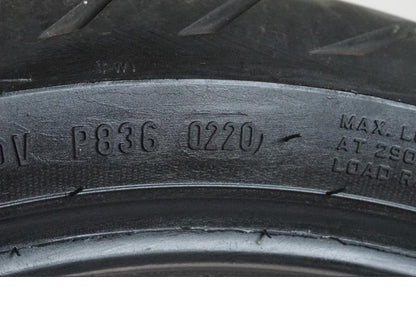 Extrabild1 på <p>Begagnad däck av märket Metzeler.</p>

<p>Modell Roadtec Z8 Interact.</p>

<p>Dimension 120/70 ZR 17 M/C (58W). </p>

<p>Mönsterdjup ca: 20% kvar.</p>

<p>Tillv: Vecka 2, år 2020.</p> moped.
