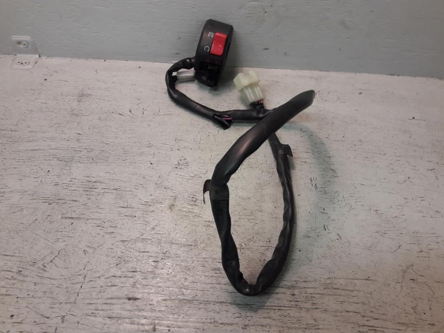 Baksidan på Styrelreglage från en Kawasaki GTR 1400 -2012 motorcykel.