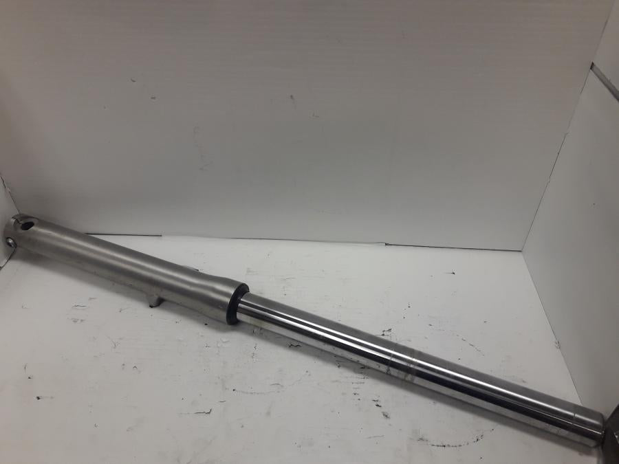 Framsidan på Gaffelben från en Kawasaki VN 800 -1995 motorcykel.