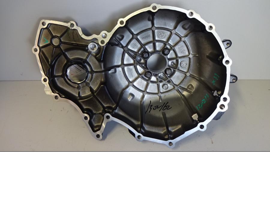 Baksidan på Kopplingskåpa från en BMW K 1300 S -2012 motorcykel.