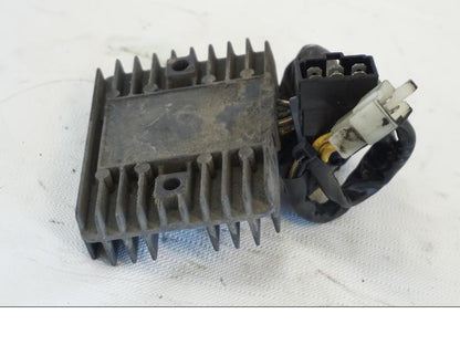 Baksidan på Likriktare från en Kawasaki VN 1500 Mean Streak -2002 motorcykel.