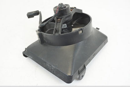 Vänster sida på Vattenkylfläkt från en BMW K 1200 LT -2004 motorcykel.