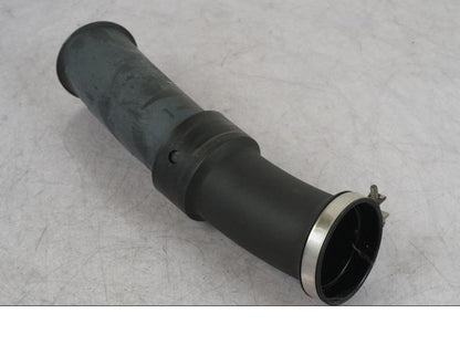 Baksidan på Luftrör från en BMW R 1100 GS -1998 motorcykel.