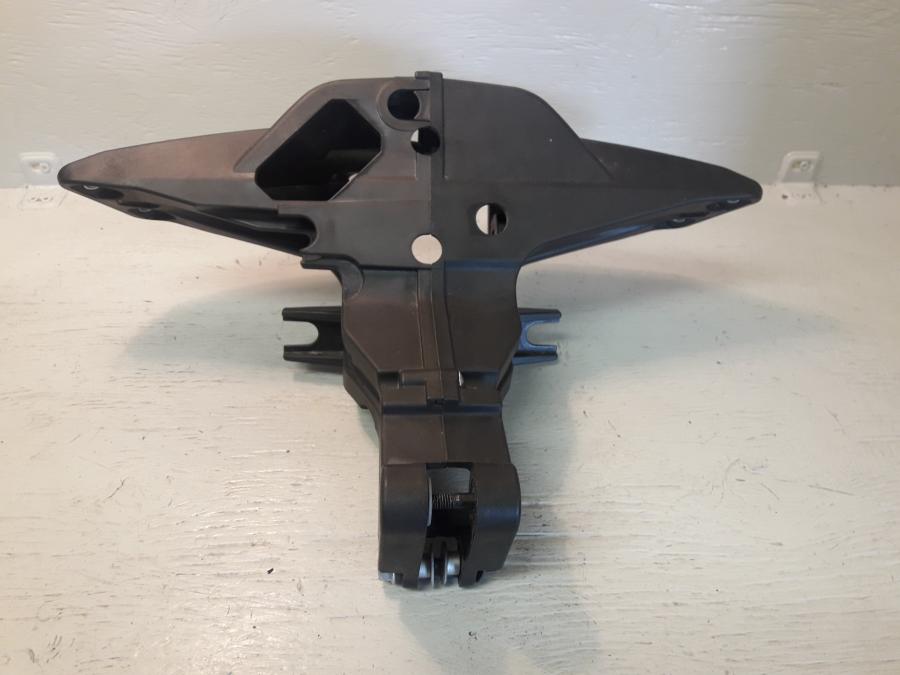 Framsidan på Toppkåpstag från en Aprilia RS 125 -2017 motorcykel.