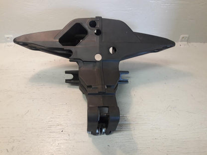 Framsidan på Toppkåpstag från en Aprilia RS 125 -2017 motorcykel.